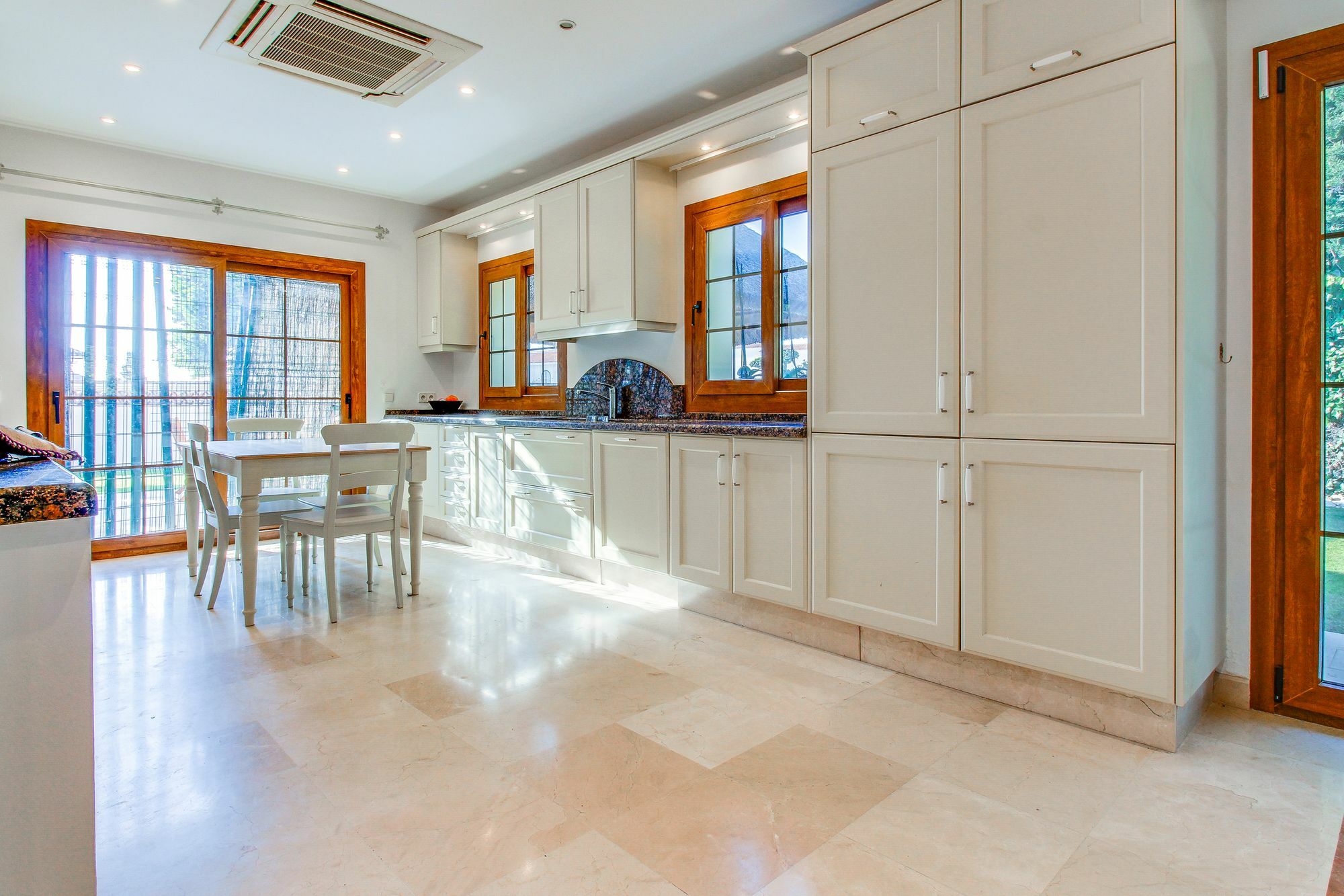 Villa Lirios Marbella Eksteriør bilde